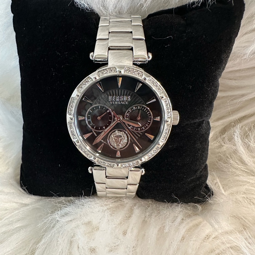 *AUTHENTIC*BRAND NEW*⏱️VERSACE VERSUS WATCH (NWOT)⏱️
